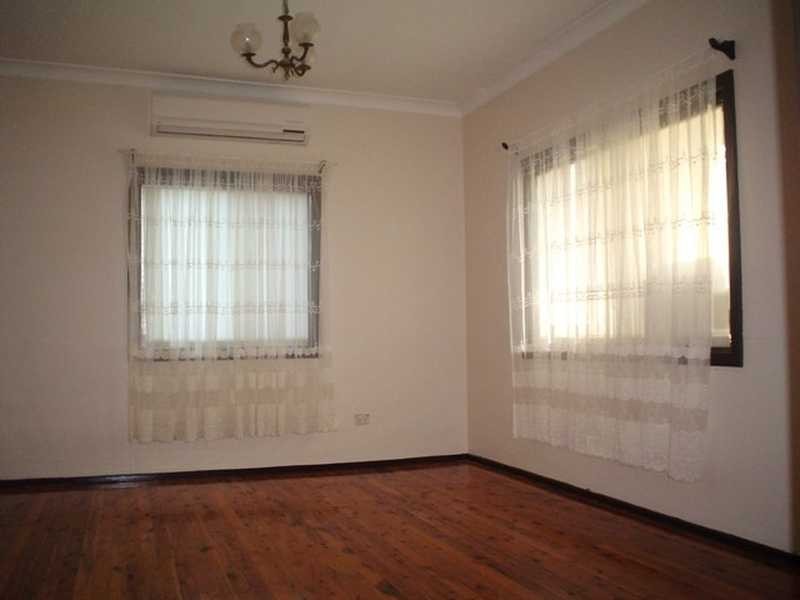 180 Cornelia Rd, Toongabbie NSW 2146