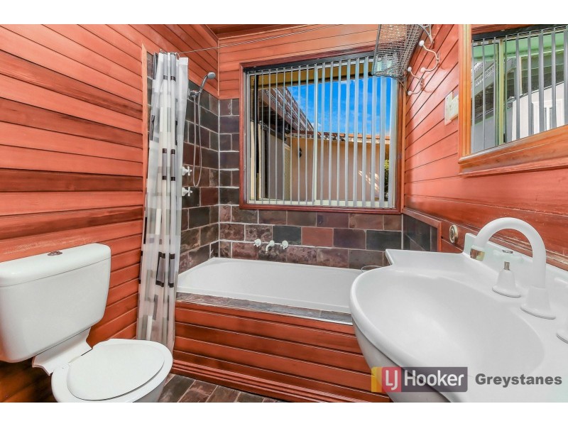 25 Pambula Crescent, Woodpark NSW 2164