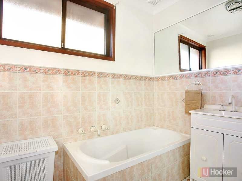 11 Munro St, Greystanes NSW 2145