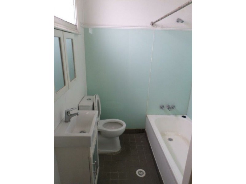2/11 Franklin Street, Mays Hill NSW 2145