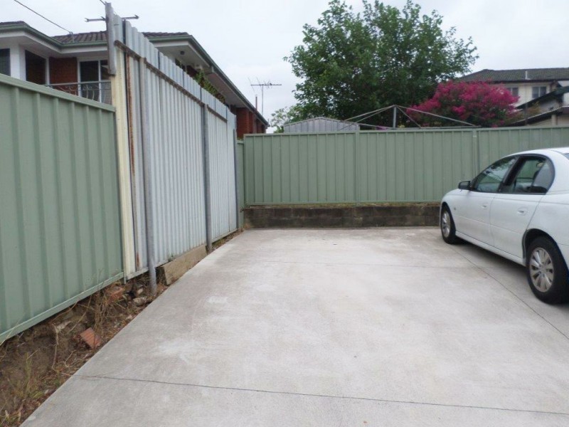 2/11 Franklin Street, Mays Hill NSW 2145