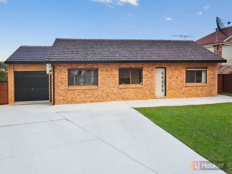 54 Gwandalan Rd, Edensor Park NSW 2176