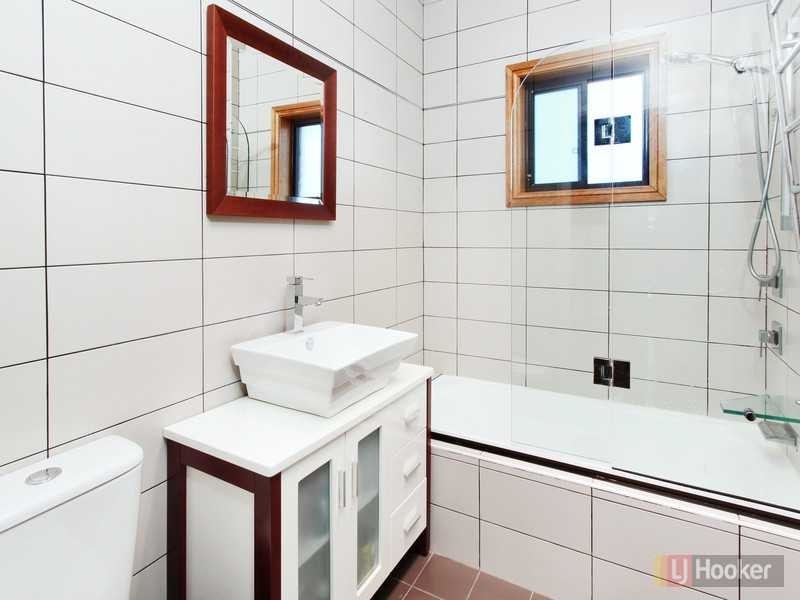 54 Gwandalan Rd, Edensor Park NSW 2176