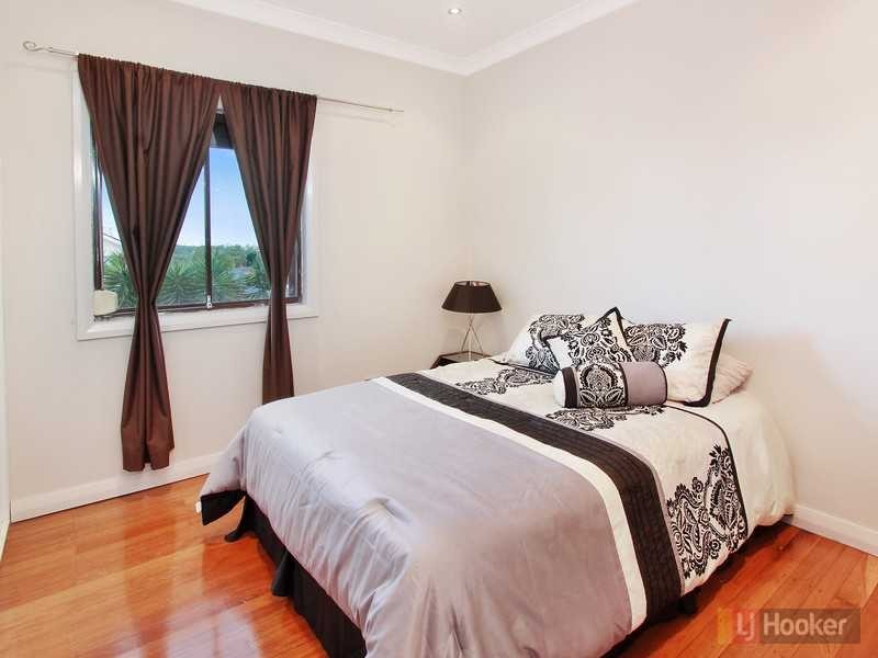 54 Gwandalan Rd, Edensor Park NSW 2176