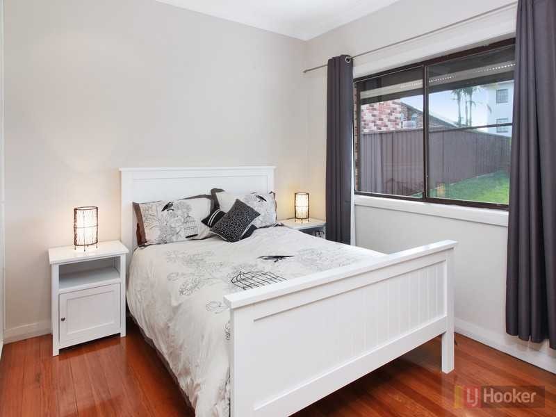 54 Gwandalan Rd, Edensor Park NSW 2176