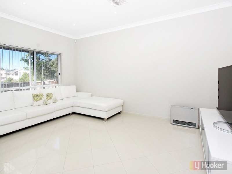 8 Nea Drive, Pemulwuy NSW 2145