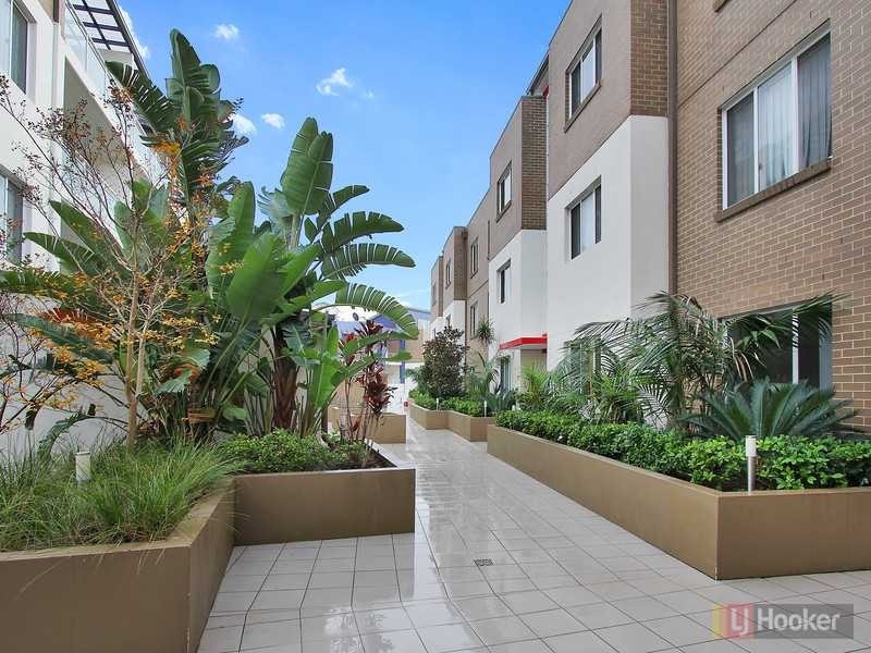 2 Civic Avenue, Pendle Hill NSW 2145