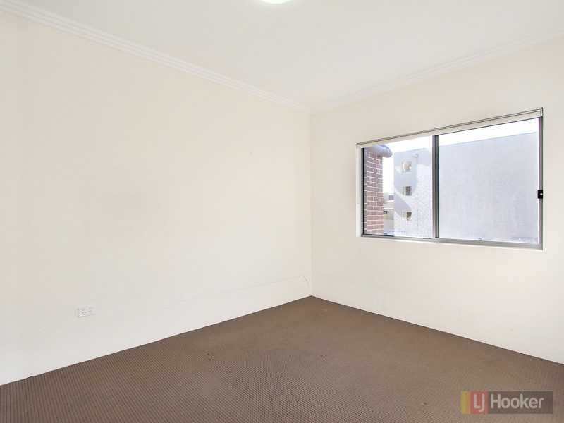 11/2-6 Howard Avenue, Northmead NSW 2152