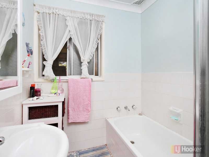 11 Loxwood Street, Cambridge Park NSW 2747