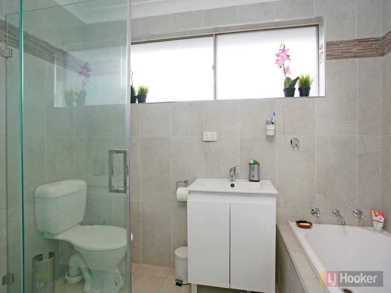 11 Sedgman St, Greystanes NSW 2145