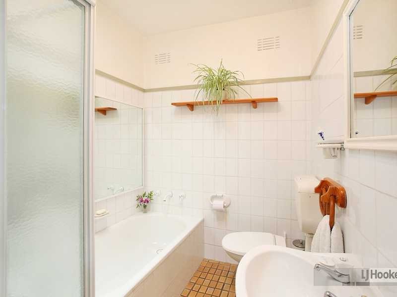 64 Bolaro Ave, Greystanes NSW 2145