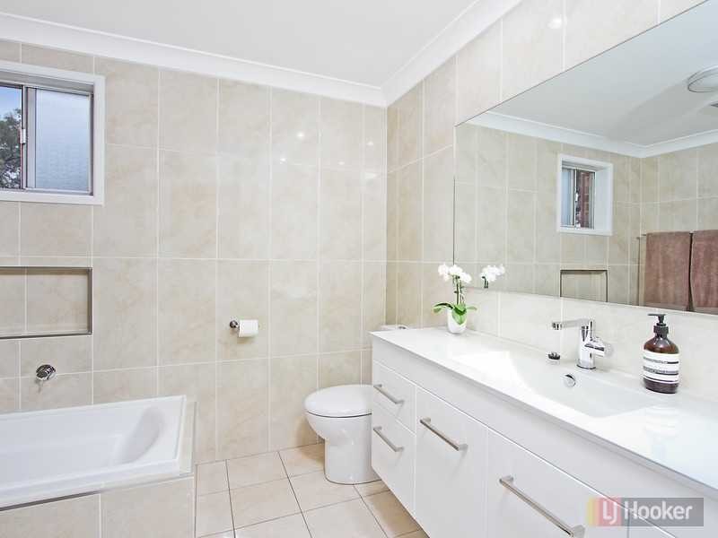 25 Cameron Crt, Merrylands West NSW 2160