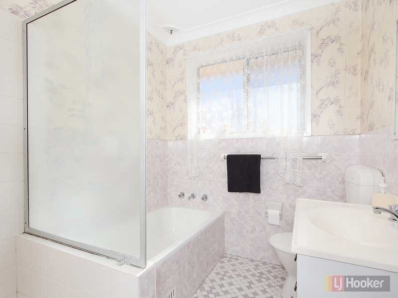 12 Bowral St, Greystanes NSW 2145