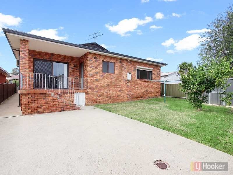 80 Cumberland Rd, Greystanes NSW 2145