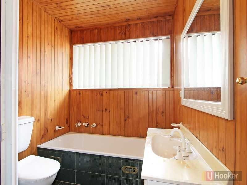 11 Fairfield Road, Woodpark NSW 2164