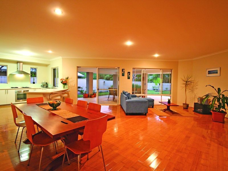 14 Elmore Road, Quindalup WA 6281