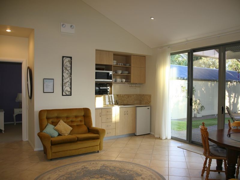 674 Geographe Bay Esplanade, Broadwater WA 6280