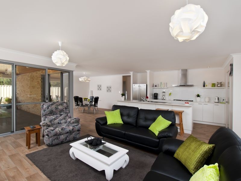 8 Finch Street, Broadwater WA 6280