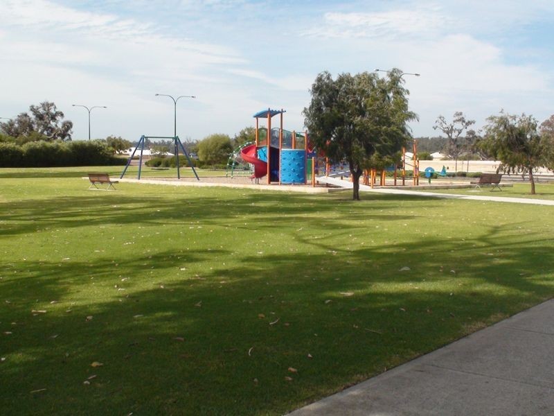 14 Kooyar Bend, Dalyellup WA 6230