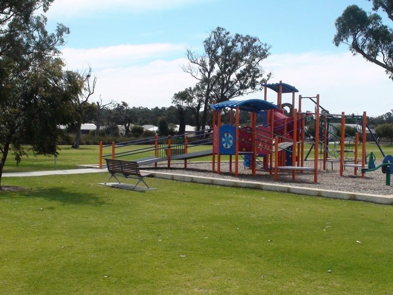 14 Kooyar Bend, Dalyellup WA 6230