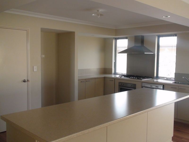 14 Kooyar Bend, Dalyellup WA 6230
