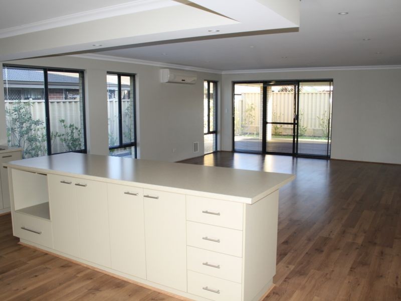 14 Kooyar Bend, Dalyellup WA 6230