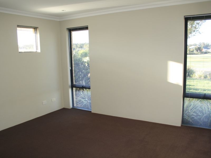 14 Kooyar Bend, Dalyellup WA 6230