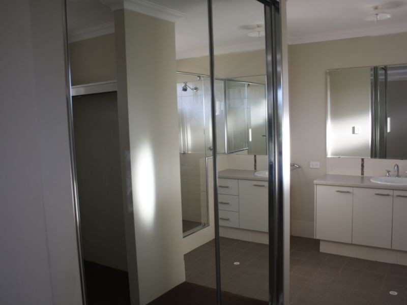 14 Kooyar Bend, Dalyellup WA 6230