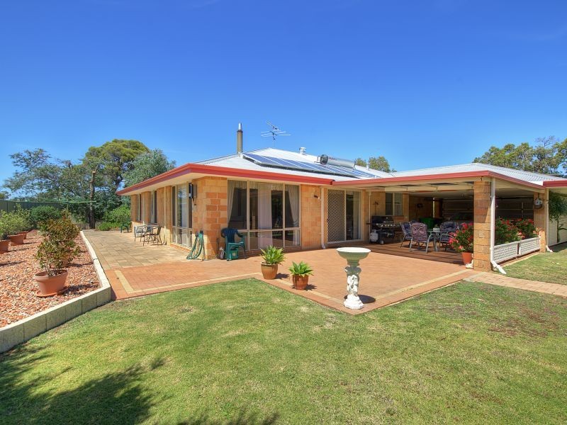 4 West Road, Capel WA 6271