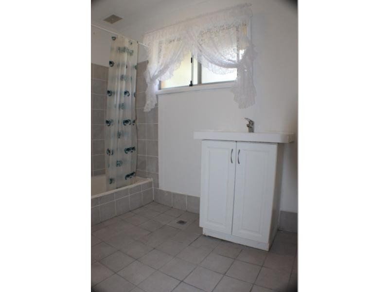 6 Jacaranda Crescent, Withers WA 6230