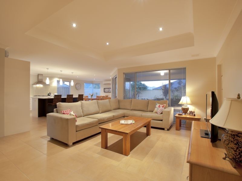 13 Provincia Parade, Yalyalup WA 6280