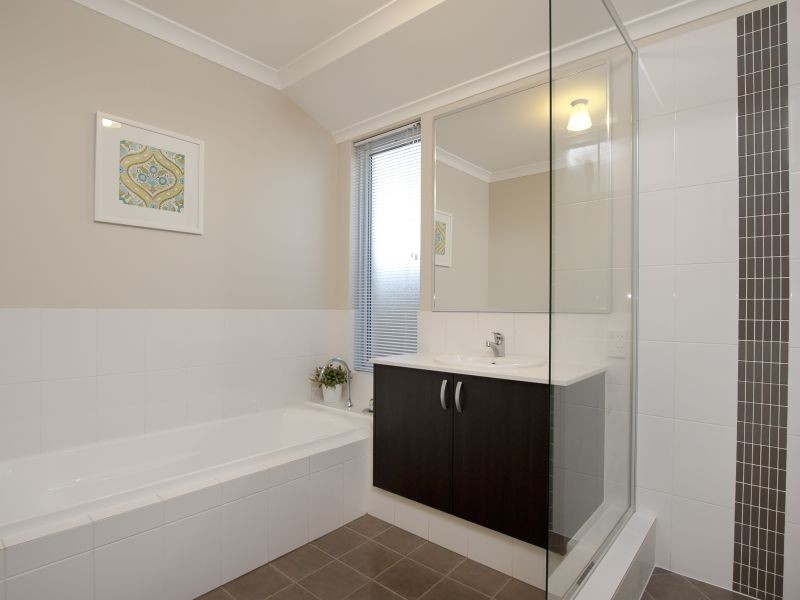 13 Provincia Parade, Yalyalup WA 6280