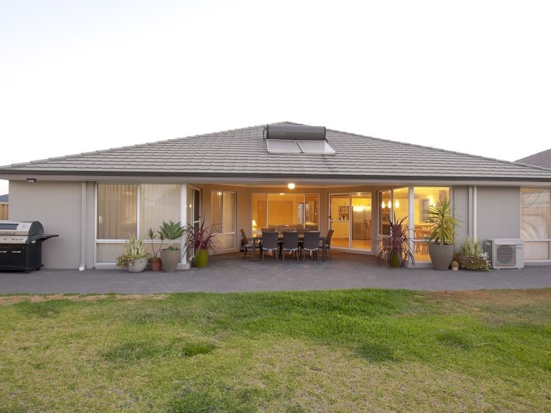 13 Provincia Parade, Yalyalup WA 6280