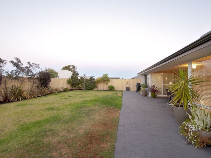 13 Provincia Parade, Yalyalup WA 6280
