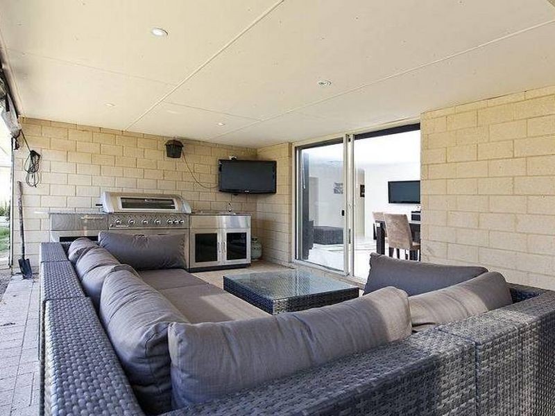 6 Ravenglass Crescent, Waikiki WA 6169