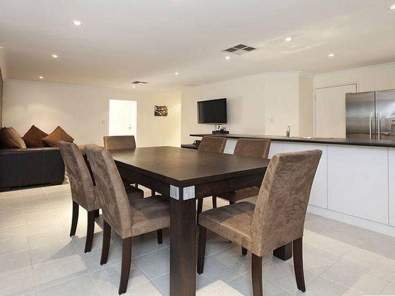 6 Ravenglass Crescent, Waikiki WA 6169