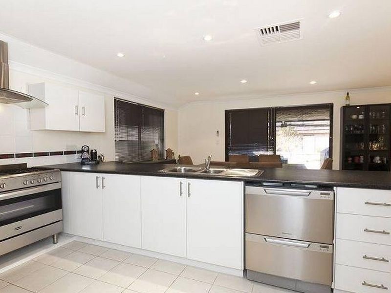 6 Ravenglass Crescent, Waikiki WA 6169