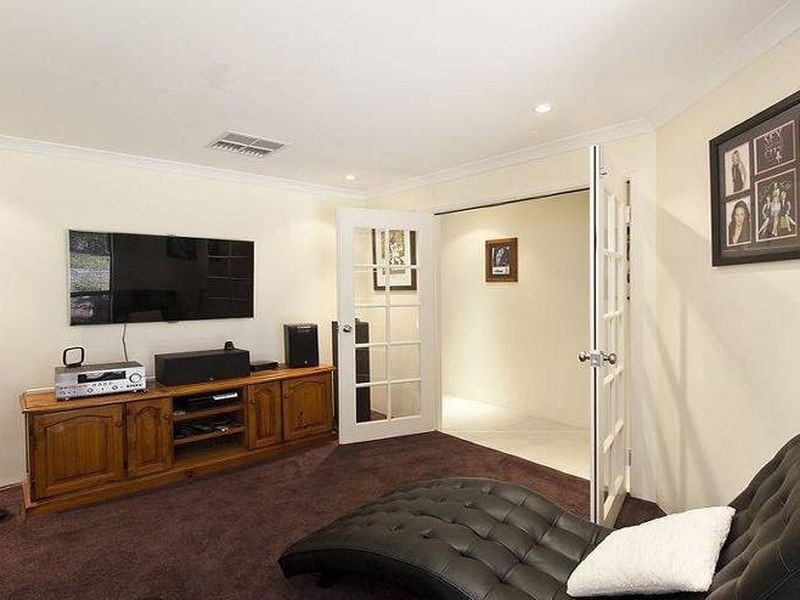 6 Ravenglass Crescent, Waikiki WA 6169