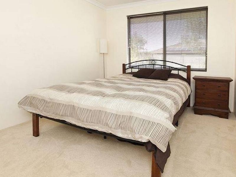 6 Ravenglass Crescent, Waikiki WA 6169