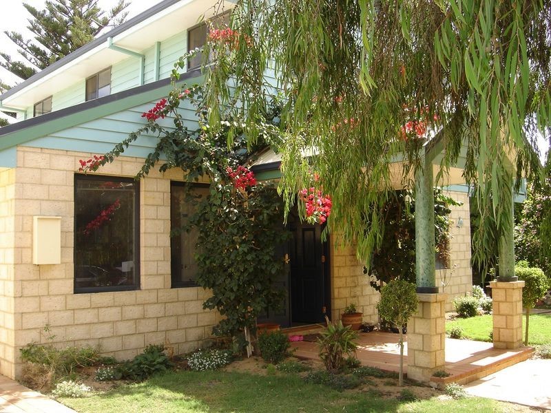 9 Elmore Road, Quindalup WA 6281
