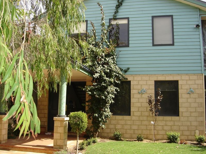 9 Elmore Road, Quindalup WA 6281