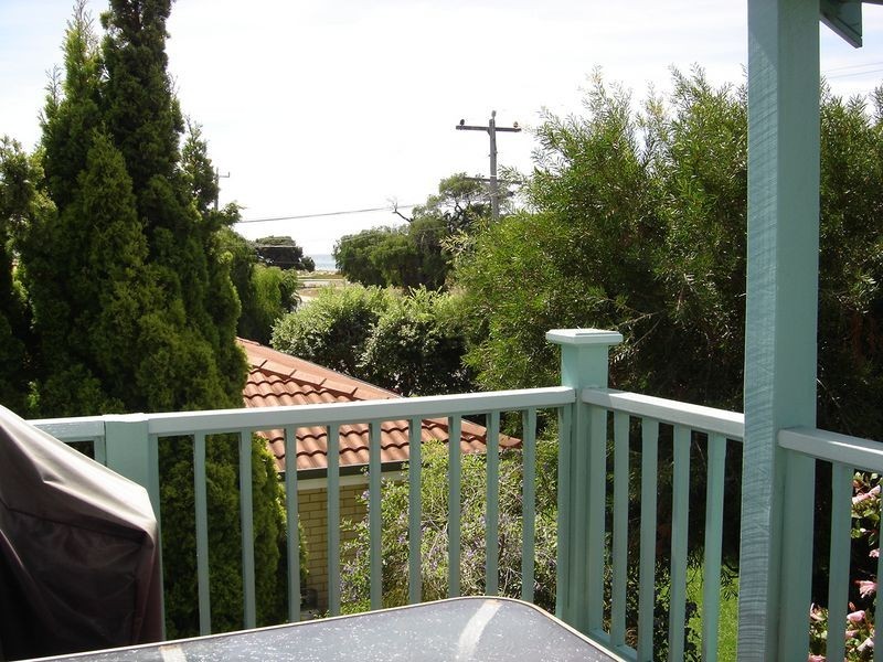 9 Elmore Road, Quindalup WA 6281