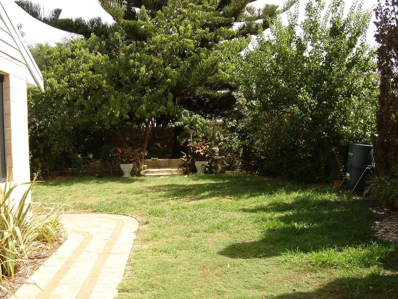 9 Elmore Road, Quindalup WA 6281