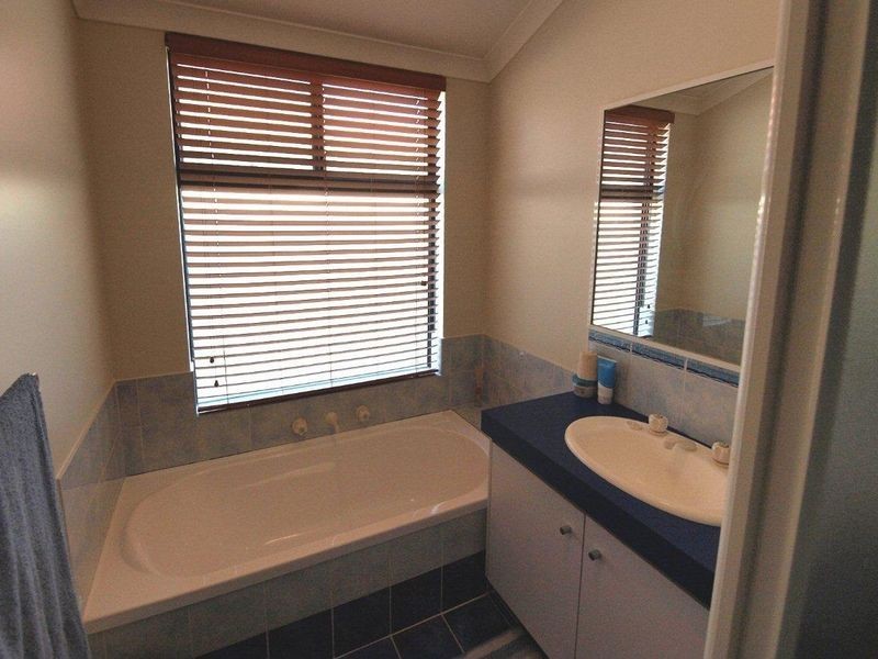 8 Honeyeater Crescent, Geographe WA 6280