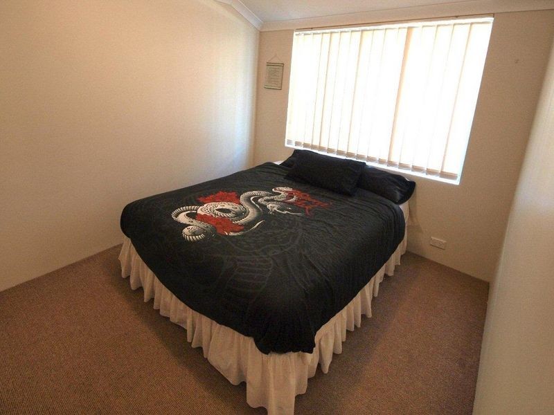8 Honeyeater Crescent, Geographe WA 6280