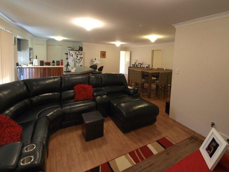 8 Honeyeater Crescent, Geographe WA 6280