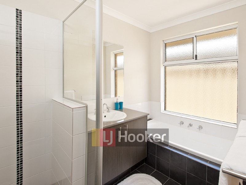 4 Toulon Way, Yalyalup WA 6280