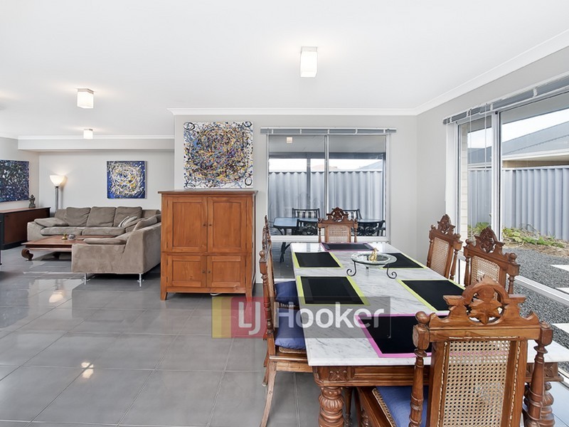 12 Castellar Pass, Yalyalup WA 6280