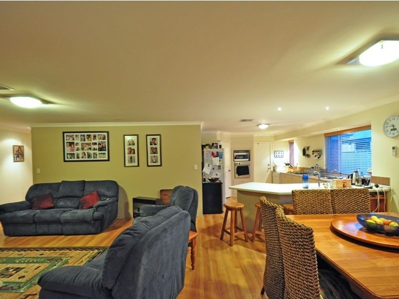 16 Marsupial Bend, Broadwater WA 6280