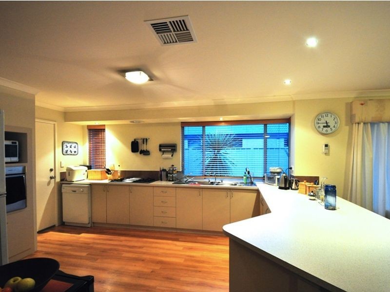 16 Marsupial Bend, Broadwater WA 6280